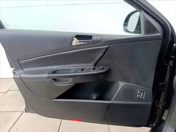 Volkswagen Passat 2,0 TDi Bi-xenon,Kůže,Tempomat - foto 12