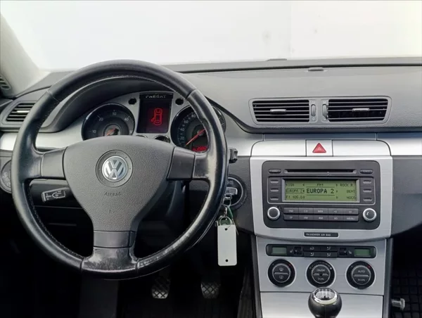 Volkswagen Passat 2,0 TDi Bi-xenon,Kůže,Tempomat - foto 16