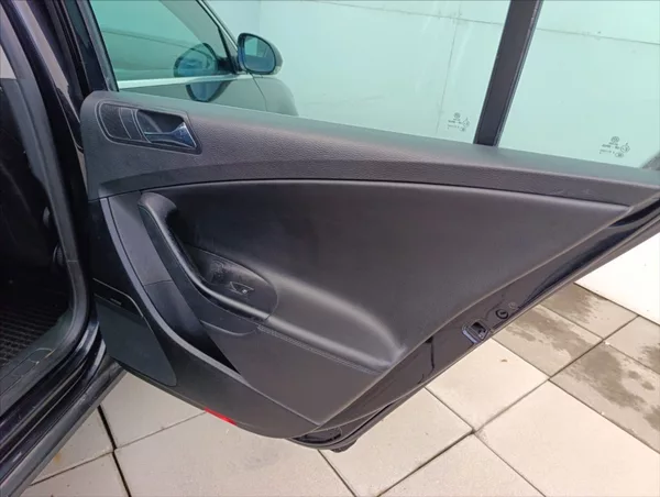 Volkswagen Passat 2,0 TDi Bi-xenon,Kůže,Tempomat - foto 22
