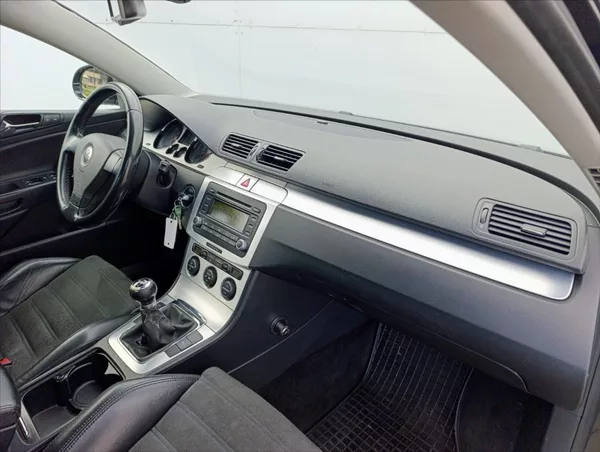 Volkswagen Passat 2,0 TDi Bi-xenon,Kůže,Tempomat - foto 26