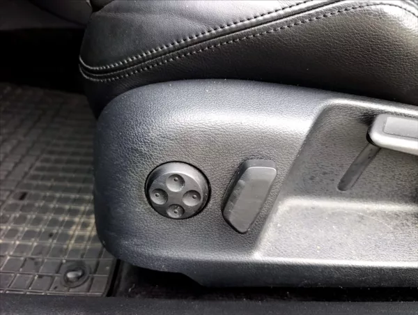 Volkswagen Passat 2,0 TDi Bi-xenon,Kůže,Tempomat - foto 29