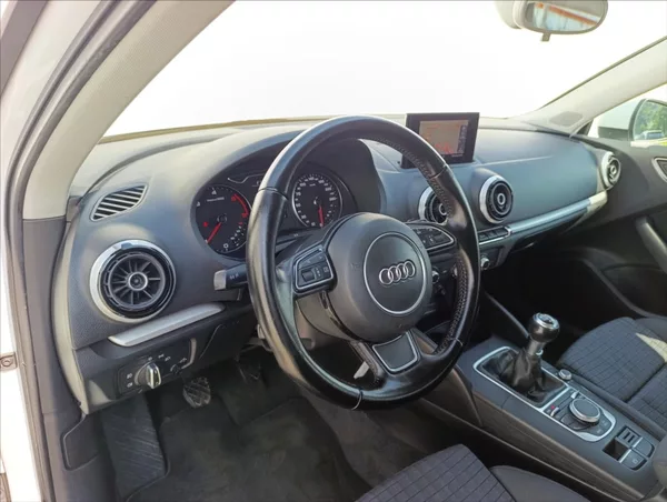 Audi A3 1,6 TDi Bi-xenon,Navi,Tempomat - foto 13