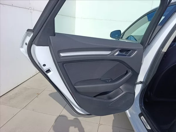 Audi A3 1,6 TDi Bi-xenon,Navi,Tempomat - foto 19