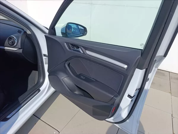 Audi A3 1,6 TDi Bi-xenon,Navi,Tempomat - foto 25