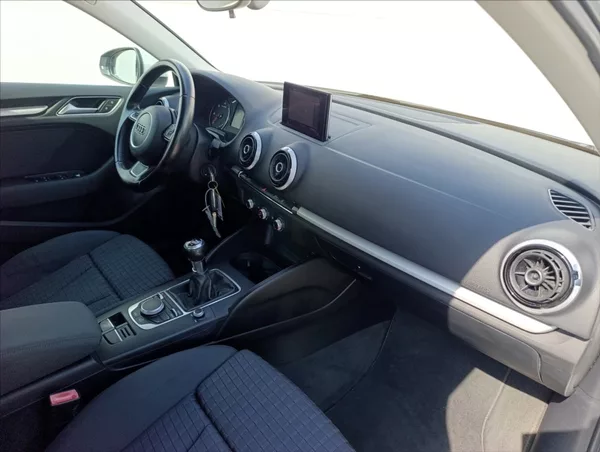 Audi A3 1,6 TDi Bi-xenon,Navi,Tempomat - foto 26