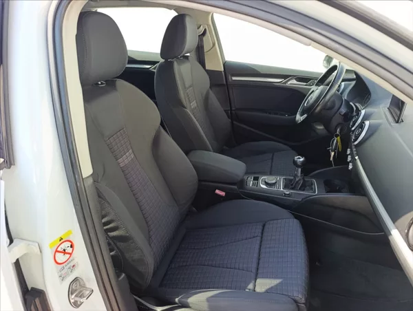 Audi A3 1,6 TDi Bi-xenon,Navi,Tempomat - foto 27
