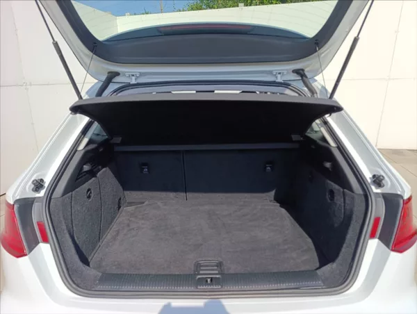 Audi A3 1,6 TDi Bi-xenon,Navi,Tempomat - foto 9
