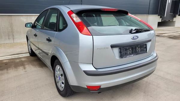 Ford Focus 1,4i 16v - foto 10