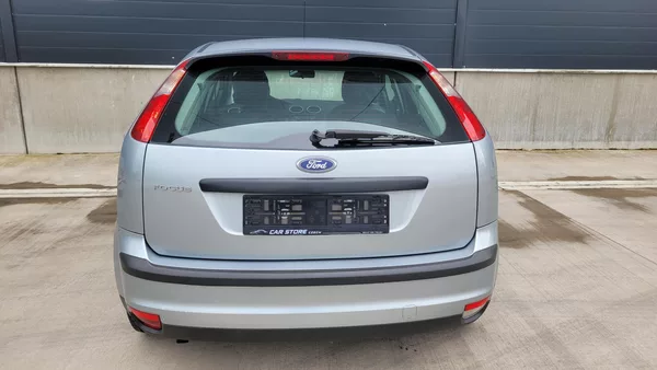 Ford Focus 1,4i 16v - foto 11