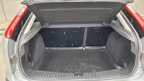 Ford Focus 1,4i 16v - foto 13