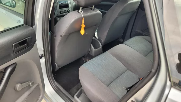 Ford Focus 1,4i 16v - foto 15