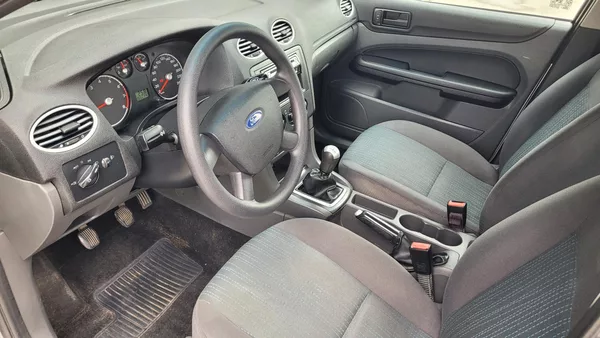 Ford Focus 1,4i 16v - foto 17