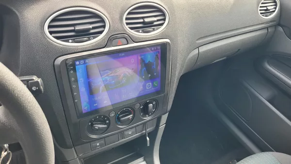 Ford Focus 1,4i 16v - foto 19