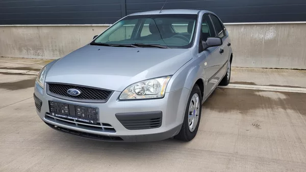 Ford Focus 1,4i 16v - foto 3