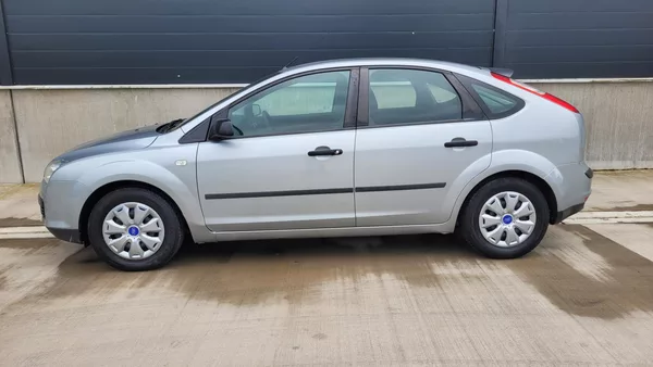Ford Focus 1,4i 16v - foto 5