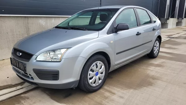 Ford Focus 1,4i 16v - foto 6