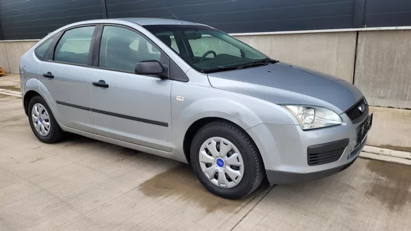 Ford Focus 1,4i 16v - foto 9