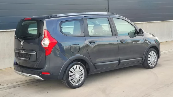 Dacia Lodgy STEPWAY 1,6i 75 KW 7 MÍST - foto 9