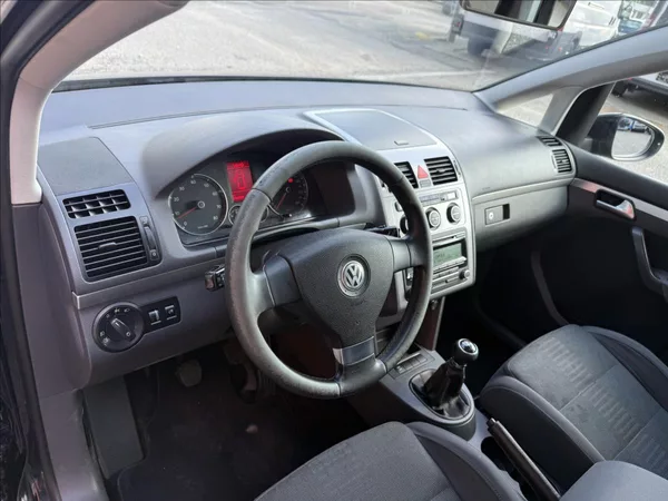 Volkswagen Touran 1,4 TSi Higline - foto 9