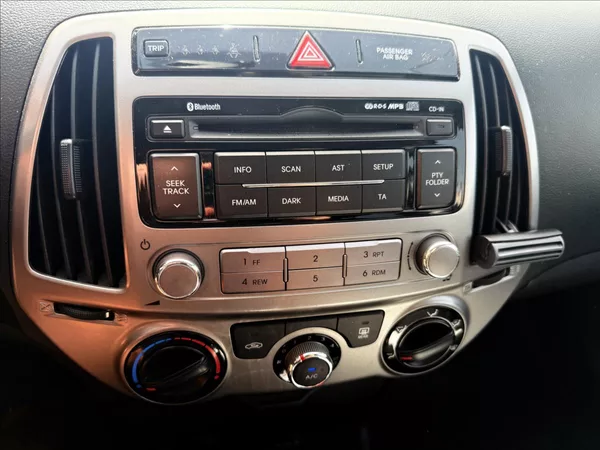 Hyundai i20 1,3 i - foto 14