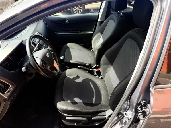 Hyundai i20 1,3 i - foto 16