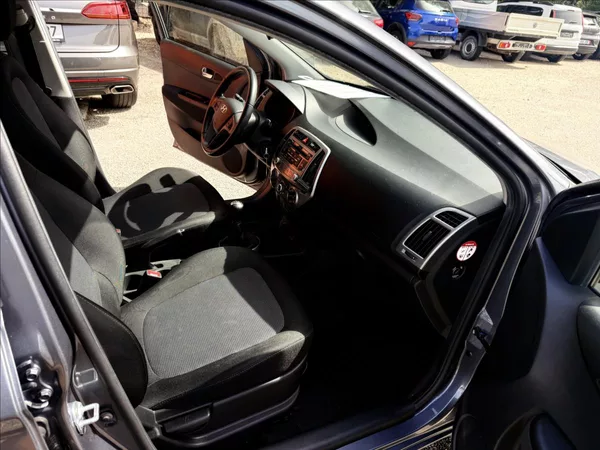 Hyundai i20 1,3 i - foto 17