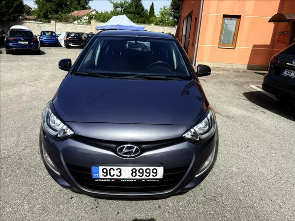 Hyundai i20 1,3 i - foto 2