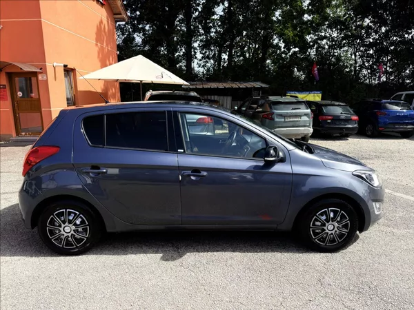 Hyundai i20 1,3 i - foto 4