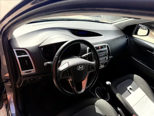 Hyundai i20 1,3 i - foto 9