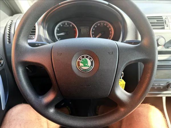 Škoda Roomster 1,2 HTP - foto 11