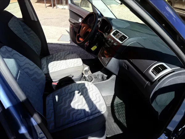 Škoda Roomster 1,2 HTP - foto 17