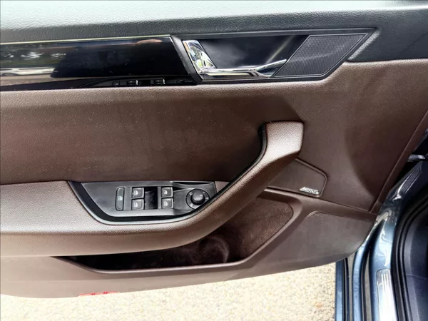 Škoda Superb 2,0 TDi Laurin & Klement - foto 10