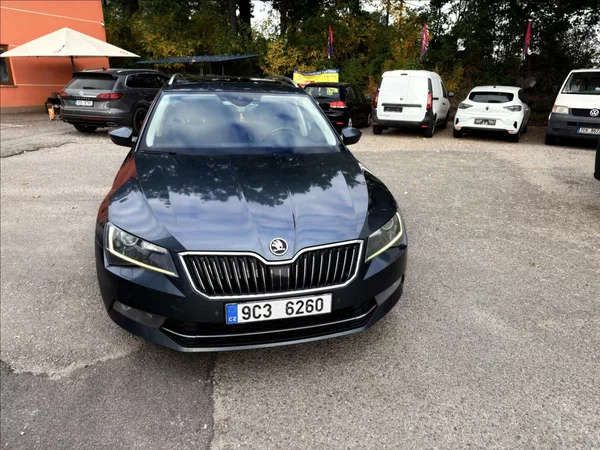 Škoda Superb 2,0 TDi Laurin & Klement - foto 2