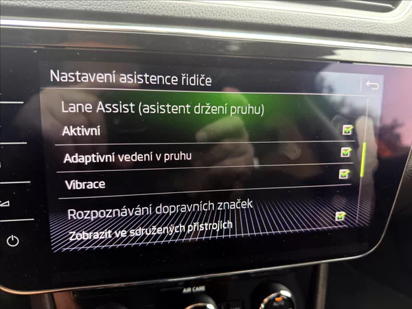 Škoda Superb 2,0 TDi Laurin & Klement - foto 20