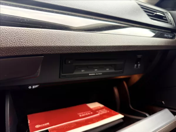 Škoda Superb 2,0 TDi Laurin & Klement - foto 22