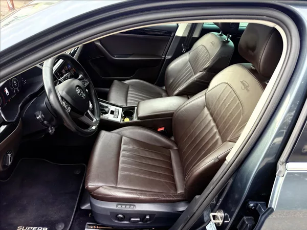 Škoda Superb 2,0 TDi Laurin & Klement - foto 23