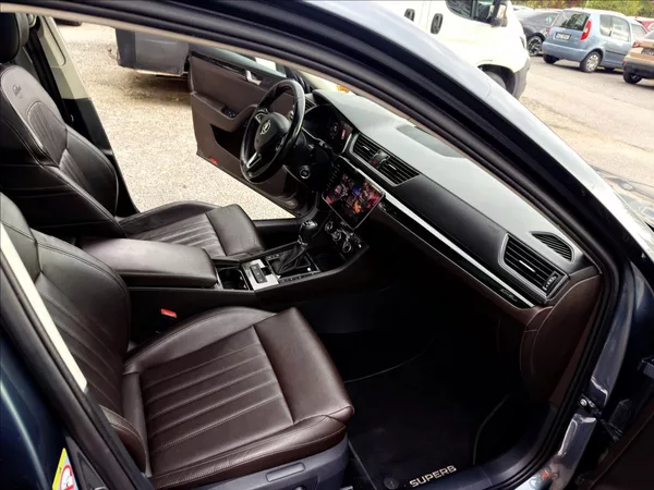 Škoda Superb 2,0 TDi Laurin & Klement - foto 24