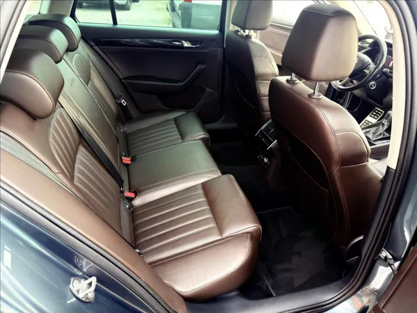 Škoda Superb 2,0 TDi Laurin & Klement - foto 25