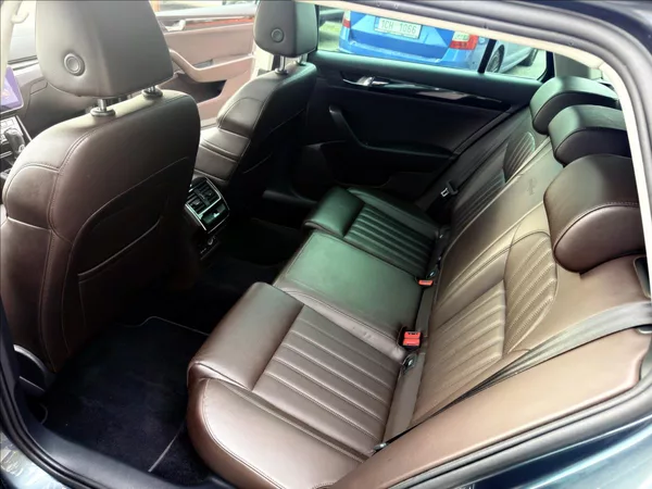 Škoda Superb 2,0 TDi Laurin & Klement - foto 26