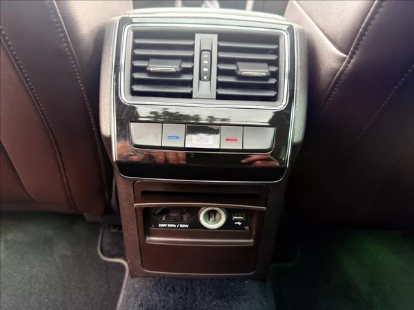 Škoda Superb 2,0 TDi Laurin & Klement - foto 27