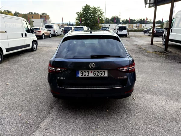 Škoda Superb 2,0 TDi Laurin & Klement - foto 6