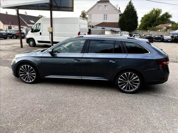Škoda Superb 2,0 TDi Laurin & Klement - foto 8