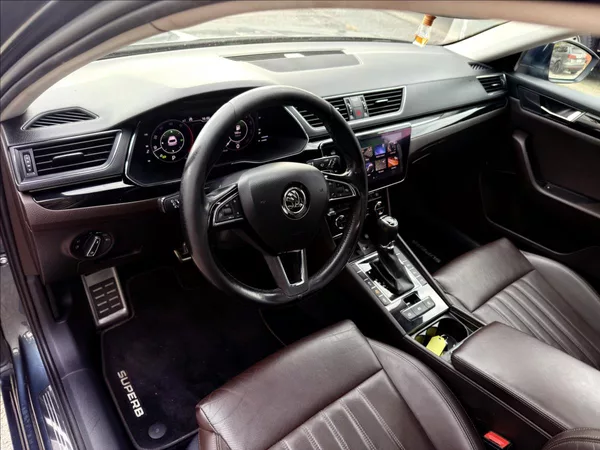 Škoda Superb 2,0 TDi Laurin & Klement - foto 9