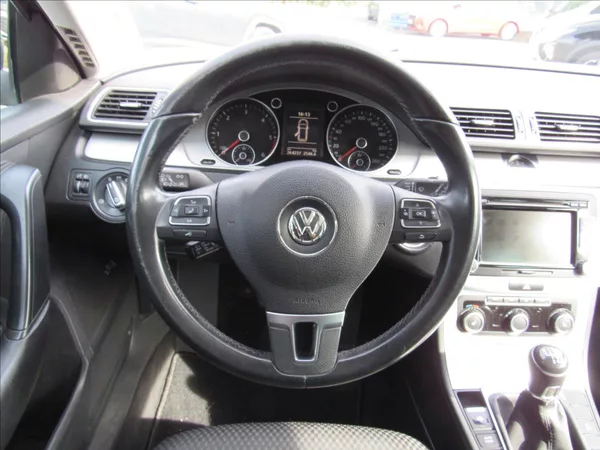 Volkswagen Passat 1,6 TDi 77kW Variant - foto 12