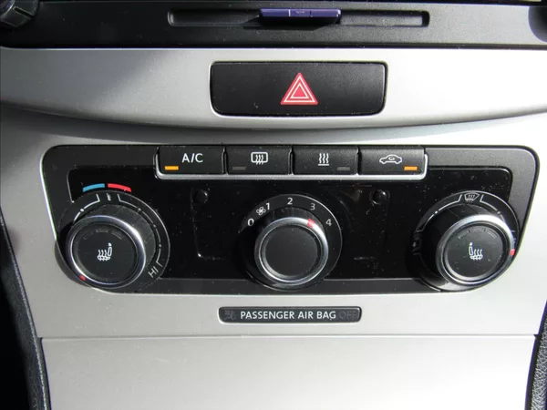 Volkswagen Passat 1,6 TDi 77kW Variant - foto 18