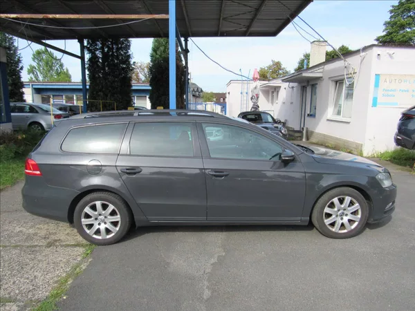 Volkswagen Passat 1,6 TDi 77kW Variant - foto 8
