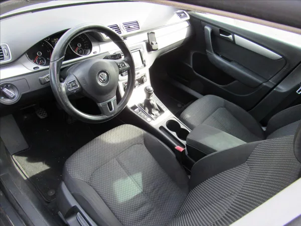 Volkswagen Passat 1,6 TDi 77kW Variant - foto 9
