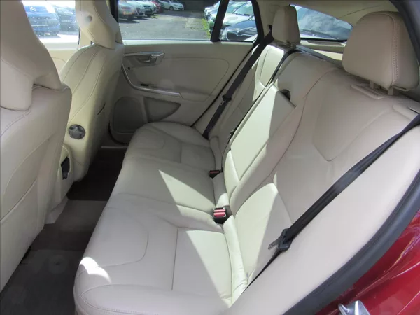 Volvo V60 2,4 D6 AWD Plug-in Hybrid - foto 10