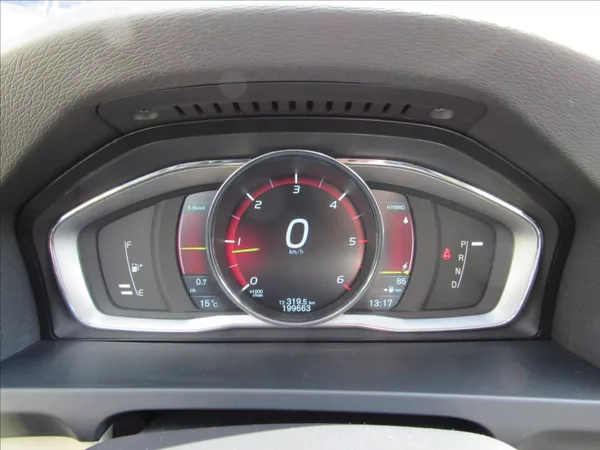 Volvo V60 2,4 D6 AWD Plug-in Hybrid - foto 13
