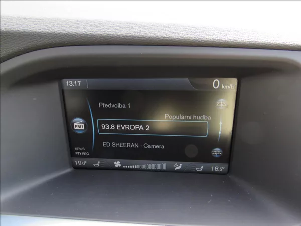 Volvo V60 2,4 D6 AWD Plug-in Hybrid - foto 16